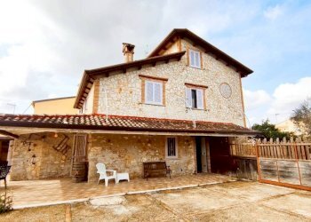 Facciata - Villa via Campanili Traversa 2, Santi Cosma e Damiano - foto 2