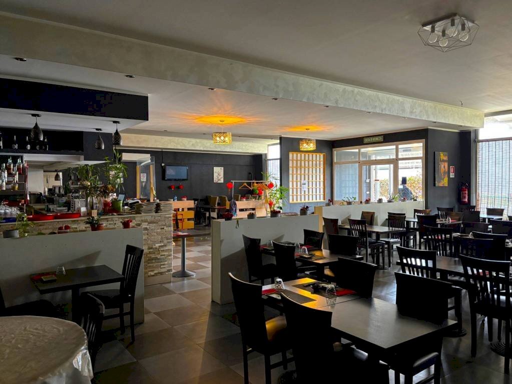 Salone - Shop Stradale Pinerolo, 58, Bricherasio - photo 1