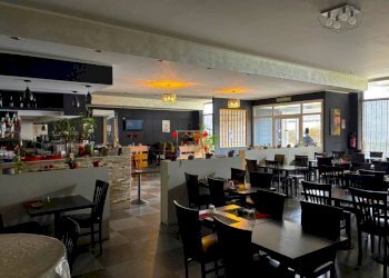 Salone - Negozio Stradale Pinerolo, 58, Bricherasio - foto 1