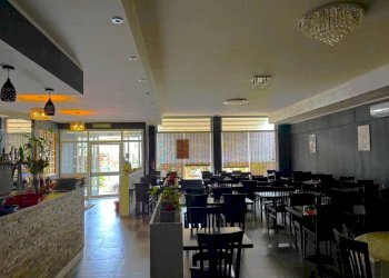 Salone - Negozio Stradale Pinerolo, 58, Bricherasio - foto 4