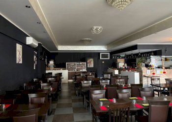 Salone - Negozio Stradale Pinerolo, 58, Bricherasio - foto 6
