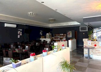 Salone - Negozio Stradale Pinerolo, 58, Bricherasio - foto 9