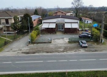Facciata - Negozio Stradale Pinerolo, 58, Bricherasio - foto 23