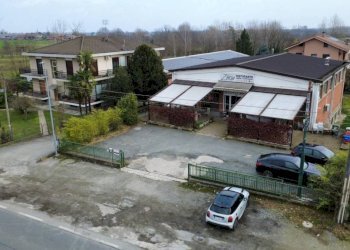 Facciata - Negozio Stradale Pinerolo, 58, Bricherasio - foto 25