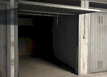 Posto macchina - Box via Enrico Cravero, 27, Pinerolo - foto 1