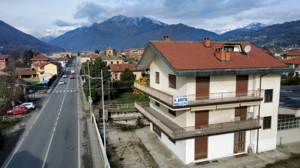 Facciata - Stable - Palace via 1 Maggio, 161, Luserna San Giovanni - photo 1