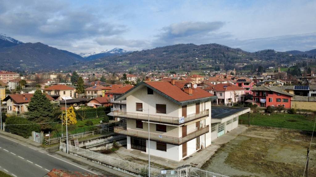 Facciata - Stable - Palace via 1 Maggio, 161, Luserna San Giovanni - photo 3