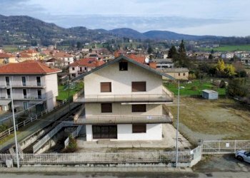 Facciata - Stable - Palace via 1 Maggio, 161, Luserna San Giovanni - photo 2