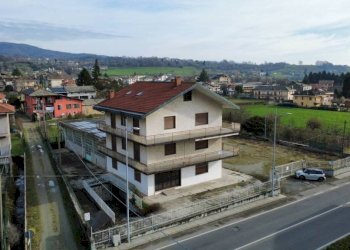 Facciata - Stable - Palace via 1 Maggio, 161, Luserna San Giovanni - photo 4