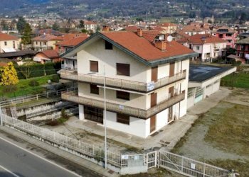 Facciata - Stable - Palace via 1 Maggio, 161, Luserna San Giovanni - photo 8