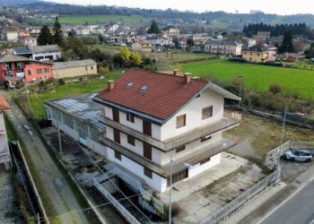 Facciata - Stable - Palace via 1 Maggio, 161, Luserna San Giovanni - photo 9