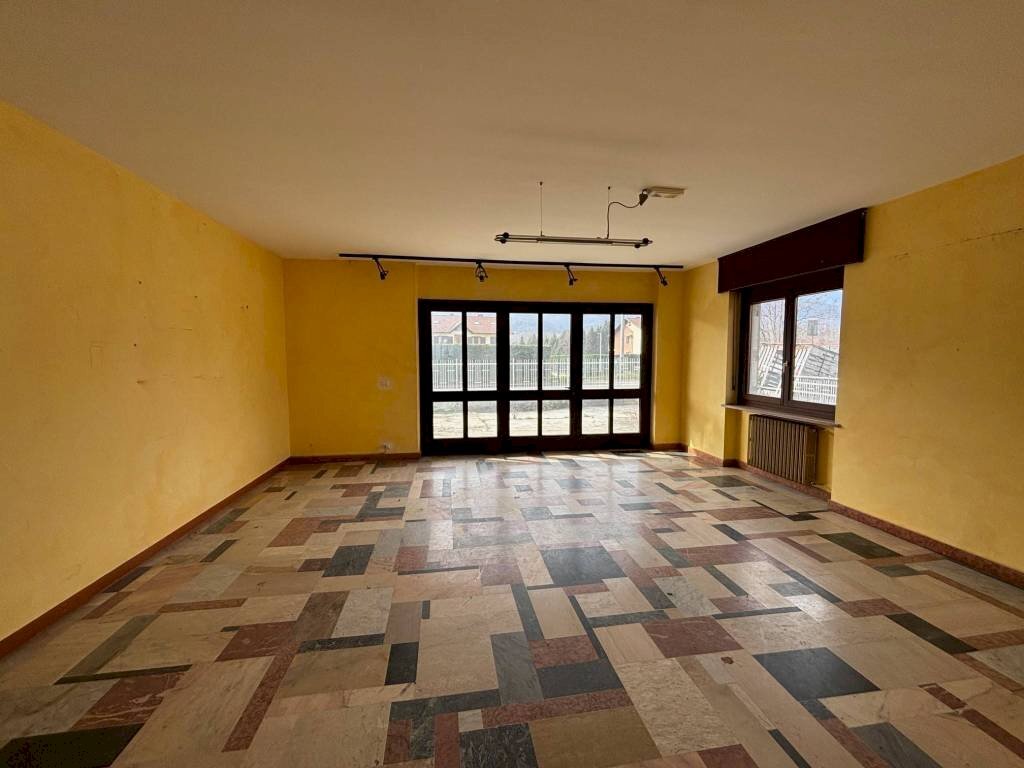 Interno non residenziale - Negozio via 1 Maggio, 161, Luserna San Giovanni - foto 1
