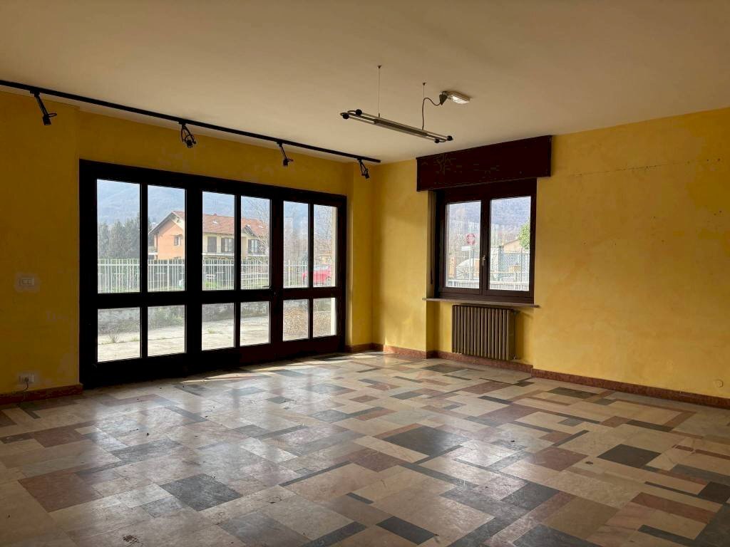 Interno non residenziale - Negozio via 1 Maggio, 161, Luserna San Giovanni - foto 2