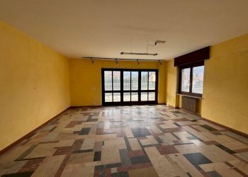 Interno non residenziale - Shop via 1 Maggio, 161, Luserna San Giovanni - photo 1