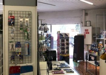 Interno non residenziale - Negozio via Stefano Dondero, 8, Genova (zona Sampierdarena) - foto 9