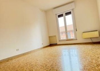 Camera da letto - Appartamento piazza dell'Otto Agosto, 30B, Bologna (zona Irnerio) - foto 8