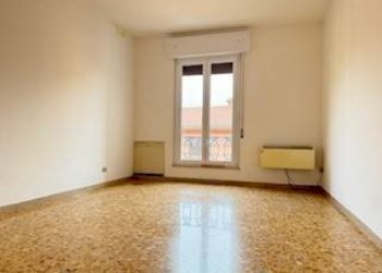 Camera da letto - Appartamento piazza dell'Otto Agosto, 30B, Bologna (zona Irnerio) - foto 9