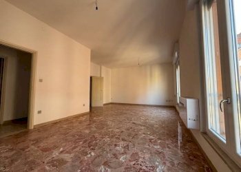 Soggiorno - Appartamento via Augusto Righi, 12, Bologna (zona Irnerio) - foto 2