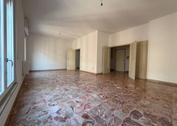 Soggiorno - Appartamento via Augusto Righi, 12, Bologna (zona Irnerio) - foto 17