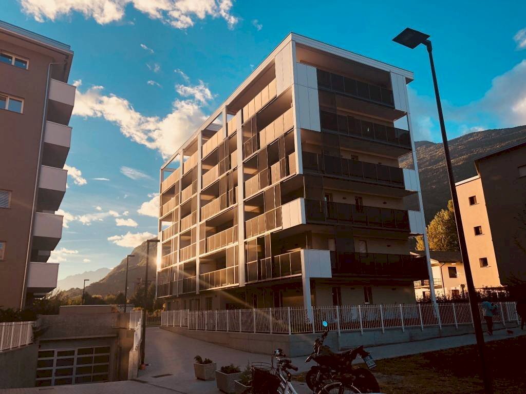 Facciata - Bilocale via Giuliani, Sondrio - foto 1