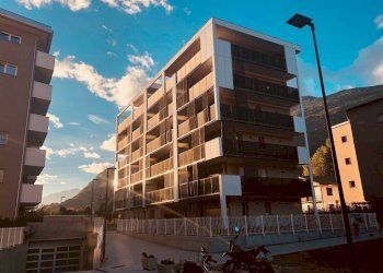 Facciata - Appartamento via Giuliani, Sondrio - foto 1