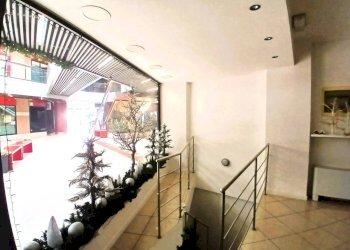 Interno non residenziale - Negozio largo Alberto Pedrini, 3, Sondrio - foto 3