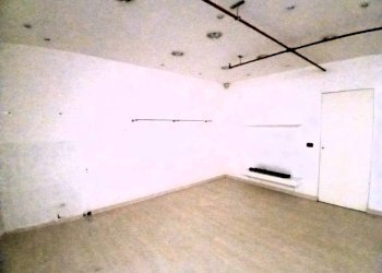 Interno non residenziale - Negozio largo Alberto Pedrini, 3, Sondrio - foto 10