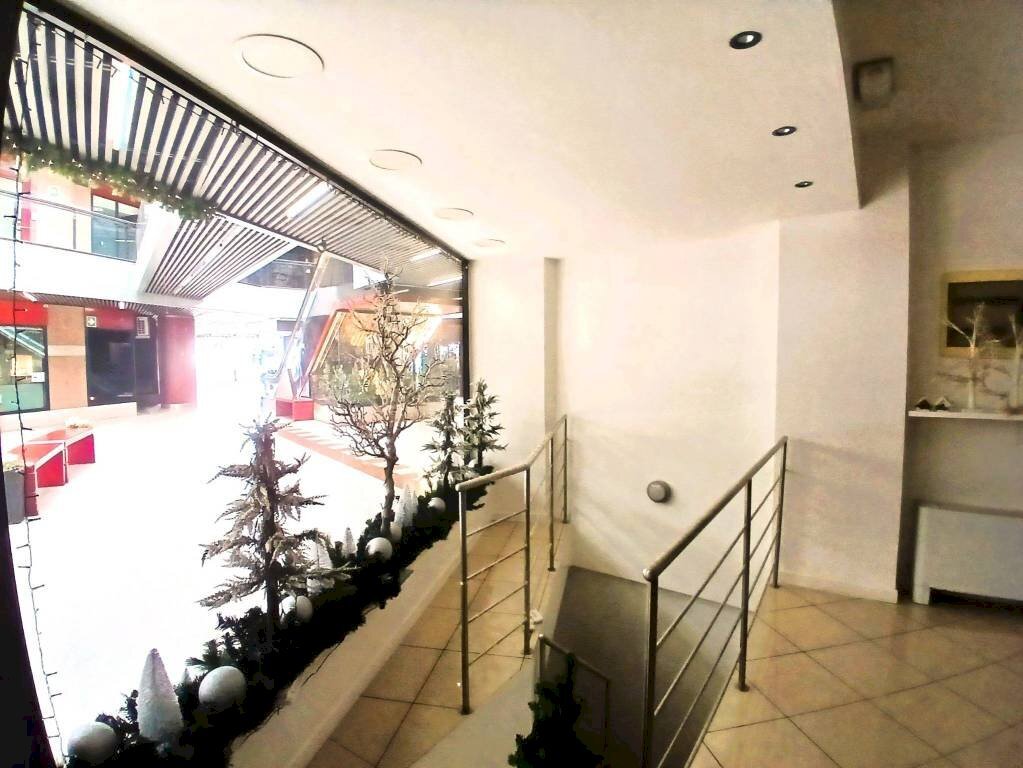 Facciata - Shop largo Alberto Pedrini, 3, Sondrio - photo 3