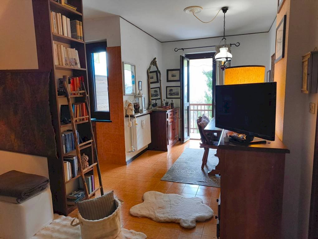 Soggiorno - Bilocale via Giangirone, 7, Roburent - foto 2