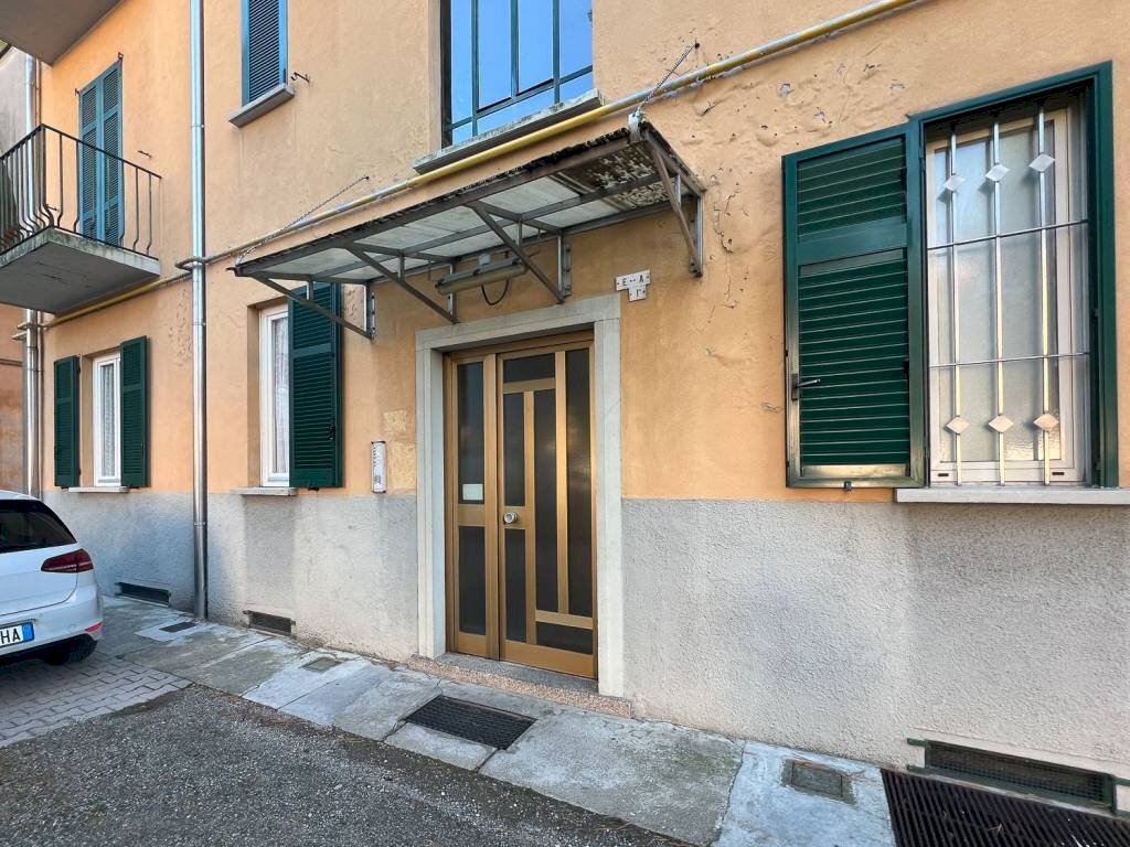 Facciata - Two-room apartment via Giuseppe Mazzini, 6, Cairate - photo 2