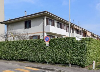 Facciata - Villa a Schiera via Cristoforo Colombo, Barzanò - foto 30