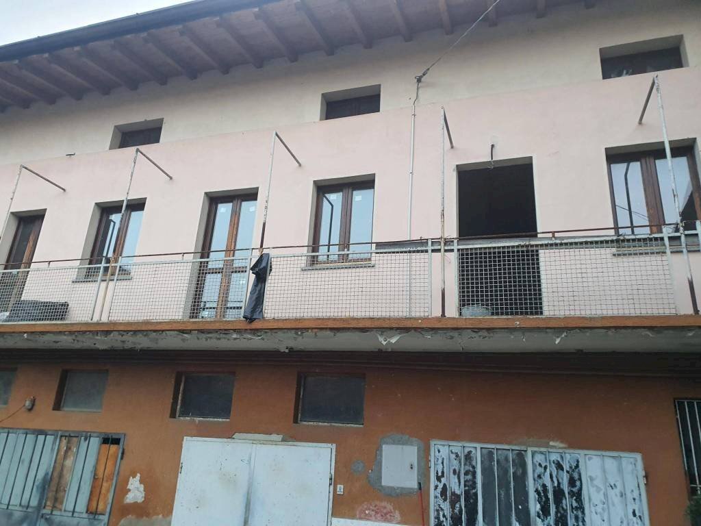 Facciata - Bilocale via Medolago, 6, Terno d'Isola - foto 1