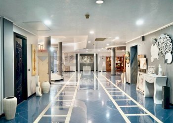 Ricezione / Lobby - Commercial Premises Via Don Luigi Sturzo
224, Carini - photo 4