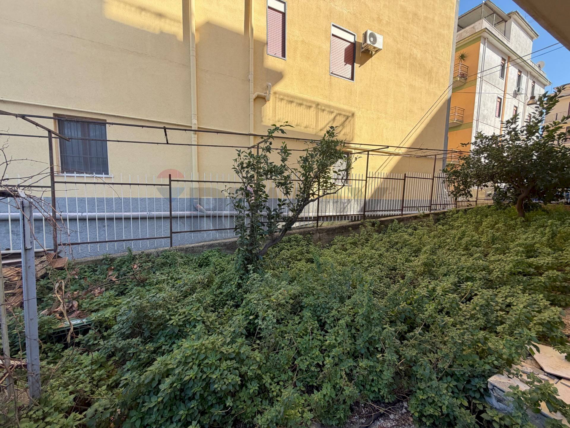 Edificio all\'aperto - Magazzino Via Giuseppe Giusti
20, Carini - foto 2