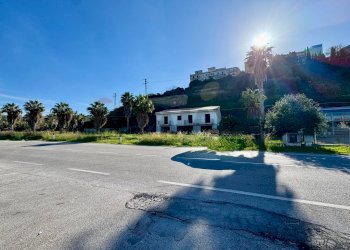 edificio - Stabile - Palazzo S.S. 113 KM 199
 
snc, Campofelice di Roccella - foto 1