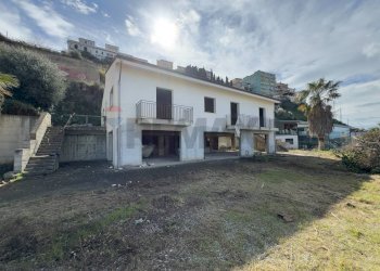 Casa all\'aperto - Stabile - Palazzo S.S. 113 KM 199
 
snc, Campofelice di Roccella - foto 2