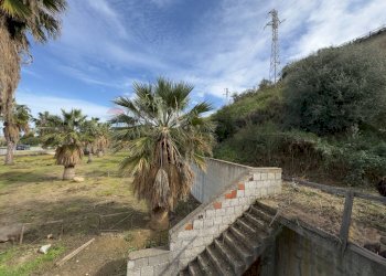 Giardino - Stabile - Palazzo S.S. 113 KM 199
 
snc, Campofelice di Roccella - foto 8