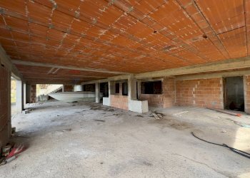 interno - Stabile - Palazzo S.S. 113 KM 199
 
snc, Campofelice di Roccella - foto 12