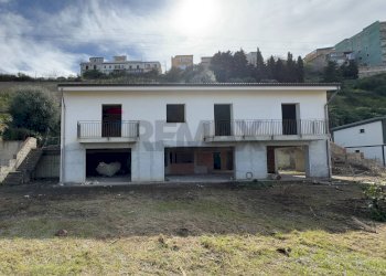 Casa all\'aperto - Stabile - Palazzo S.S. 113 KM 199
 
snc, Campofelice di Roccella - foto 20