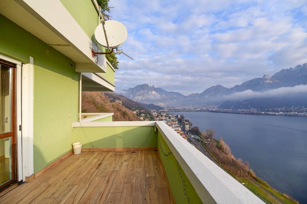 Terrazzo - Four-room apartment via Galbiate, 2, Garlate - photo 1