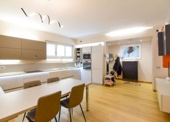 Cucina - Four-room apartment via Galbiate, 2, Garlate - photo 11