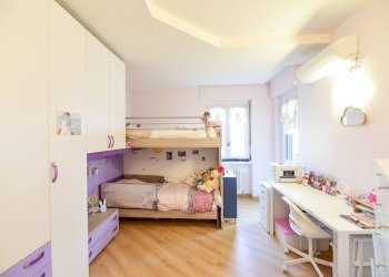 Camera da letto - Four-room apartment via Galbiate, 2, Garlate - photo 19