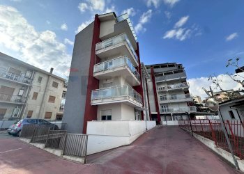 Edificio all\'aperto - Four-room apartment via bari
 
100, Rende - photo 1