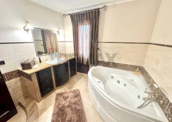 Bagno - Quadrilocale Via Dolomiti
 
11, Carini - foto 10