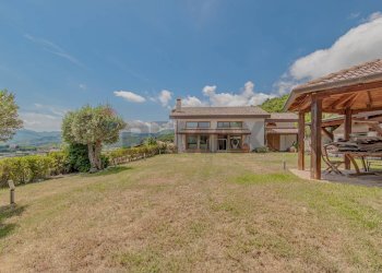 giardino - Villa via savotani
 
snc, Cerisano - foto 8