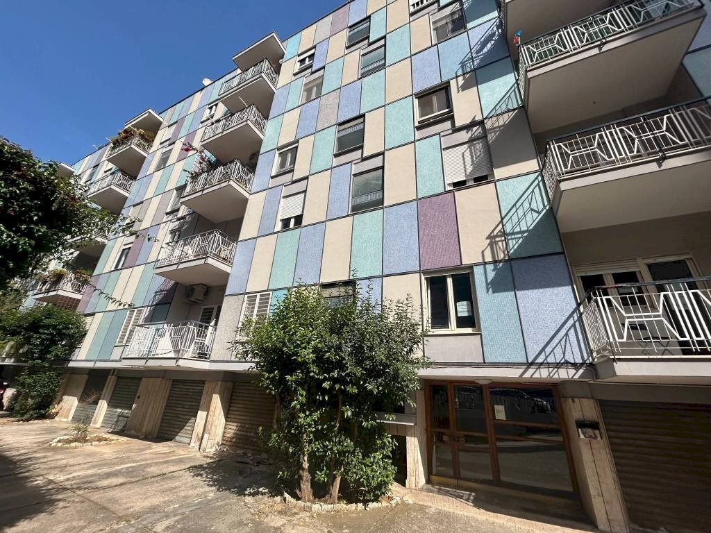 Facciata - Box via Cardinale Marcello Mimmi, 15, Bari (neighborhood Poggiofranco) - photo 1