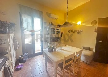 Sala da pranzo - Trilocale Via Giovan Battista Siragusa
 
4, Palermo - foto 8