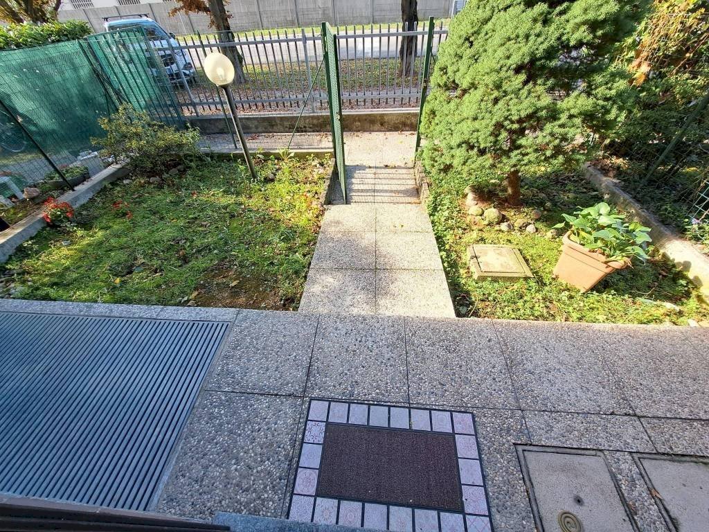 Giardino - Quadrilocale via Asiago, 133, Caronno Pertusella - foto 3