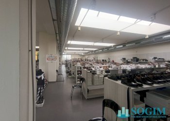 Interno - Locale Commerciale Via Vittorio Veneto
 
98, Cirimido - foto 2