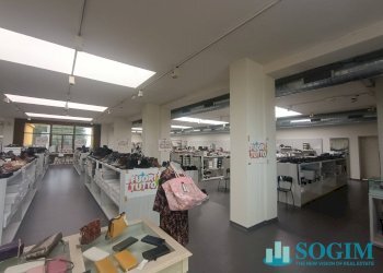 Interno_2 - Locale Commerciale Via Vittorio Veneto
 
98, Cirimido - foto 4